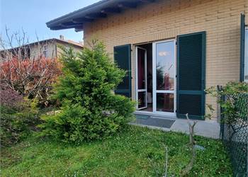 PORZIONE DI VILLA CON GIARDINO 